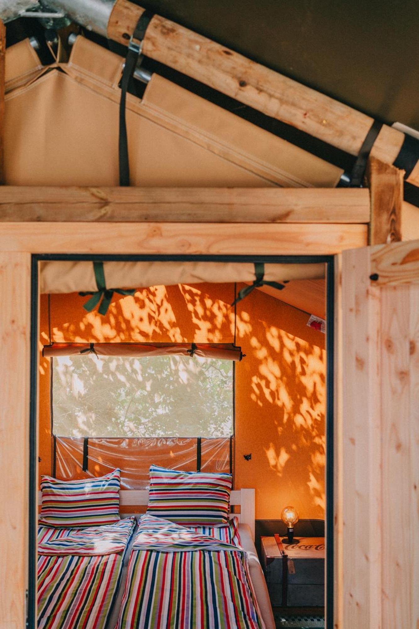 Rendes Glamping Hotell Balatonrendes Exteriör bild
