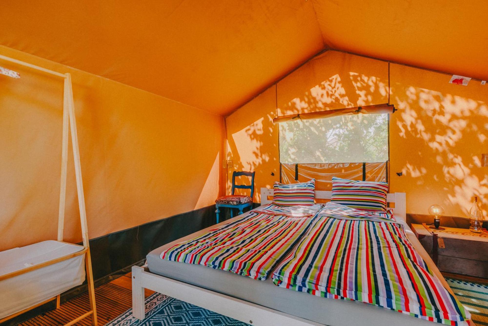 Rendes Glamping Hotell Balatonrendes Exteriör bild