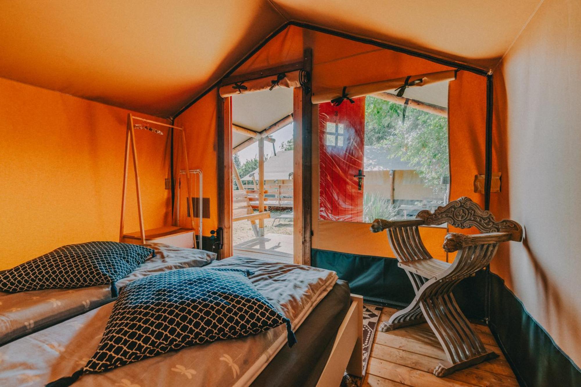 Rendes Glamping Hotell Balatonrendes Exteriör bild